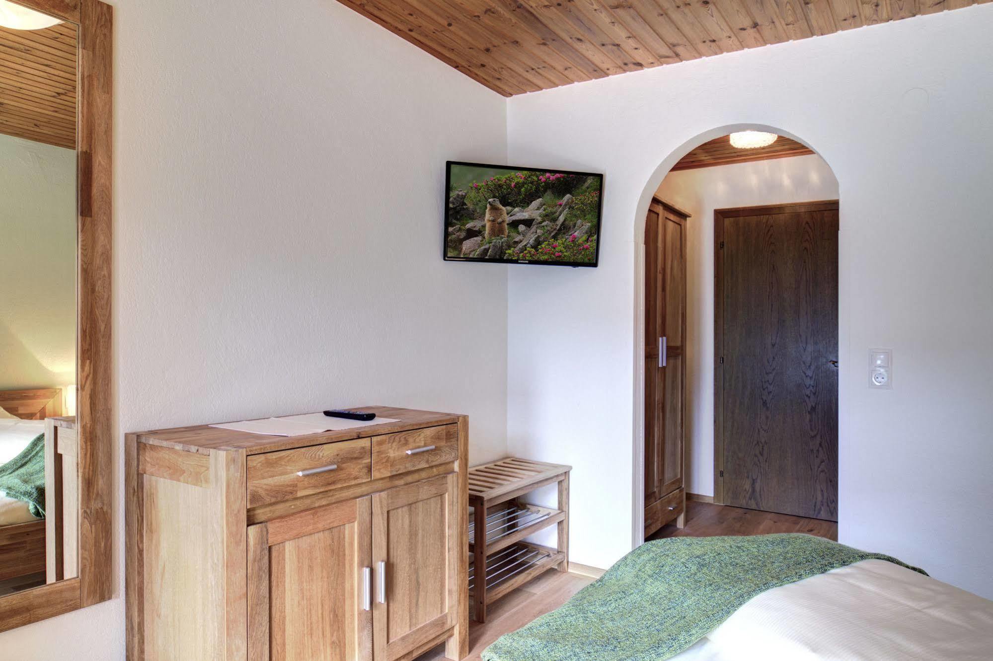 Derneuwirt Hotel 3*